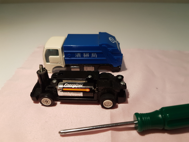 Illustration for article titled Throwback Thursday: B/O (Battery-operated) Tomica B-12 Nissan Atlas Garbage Truck